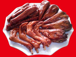 鹵菜出鍋就發(fā)黑，抹鹵水VS抹鹵油哪個(gè)好？