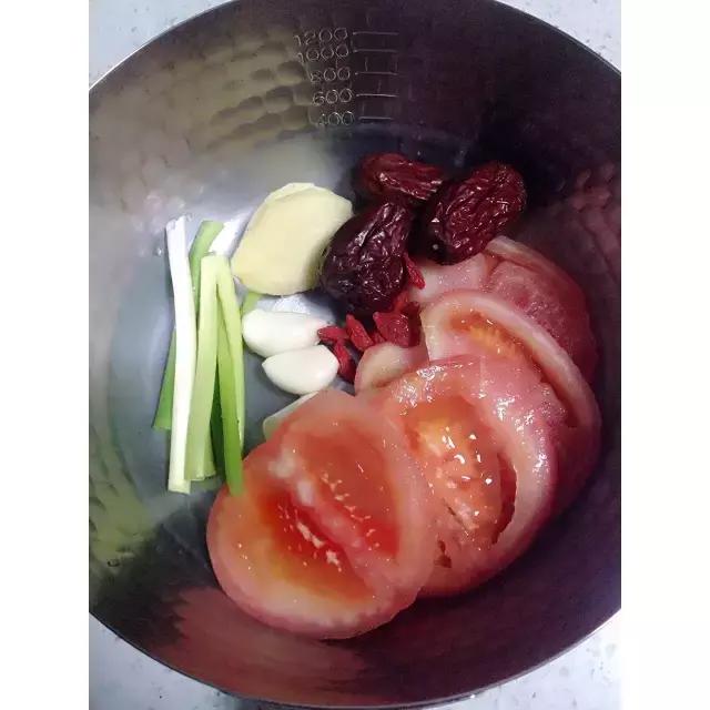 秋天到了，學學這5款火鍋湯底的做法吧！