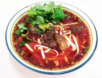 專業(yè)紅燒牛肉面技術(shù)培訓(xùn)班哪家好？飄味緣小吃培訓(xùn)學(xué)校深度解析
